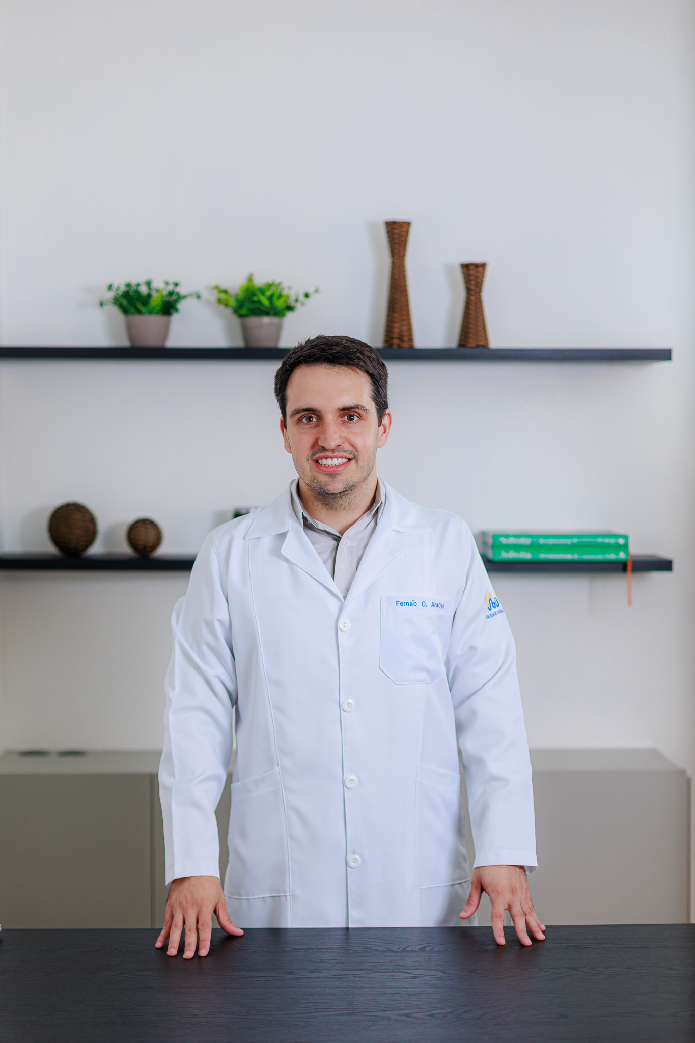 Dr. Fernão Araújo
